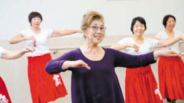 【街で見つけたウェルビーイングな人】小さな子どもからシニアまで アロハの心で幸せを紡ぐ＜Aloha Lani Hula Studio主宰　木方トシ子さん＞